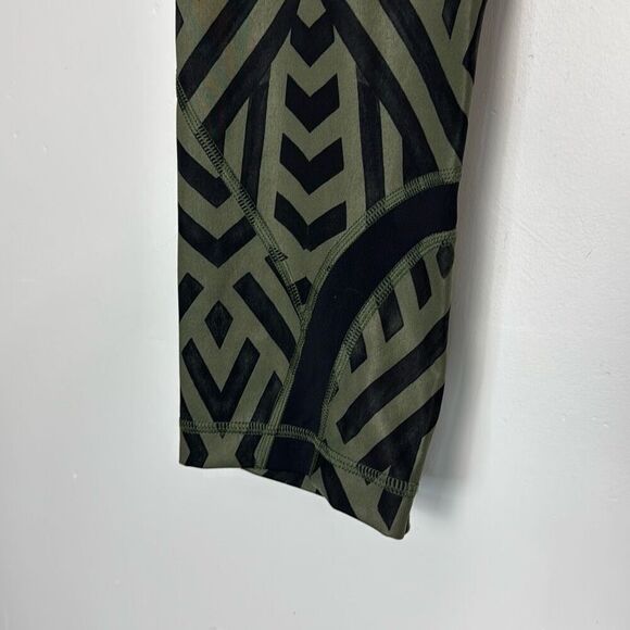 Lululemon Run: Inspire Crop II *All Full-On Luxtreme 10 - Picture 4 of 11